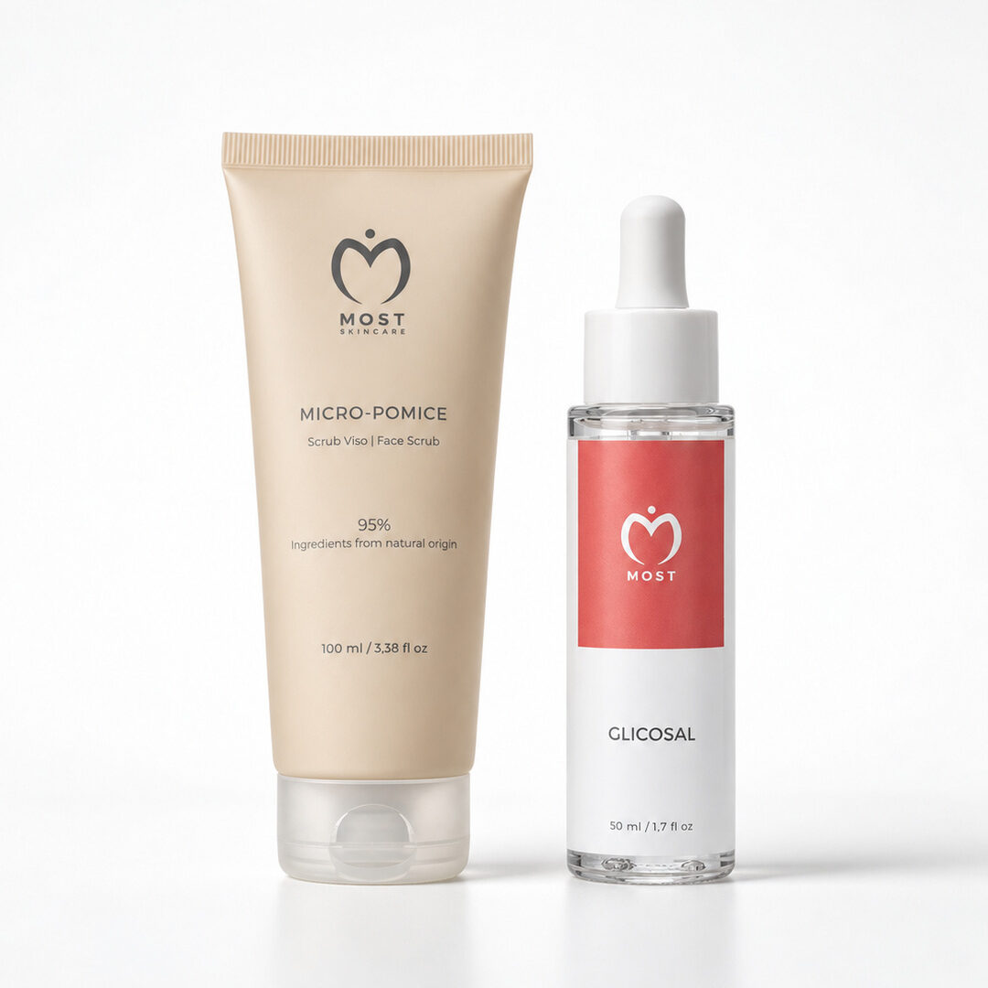 Micro-Pomice Scrub Viso e Lozione Glicosal MOST Skincare affiancati su sfondo chiaro, due prodotti per l'esfoliazione della pelle del viso.